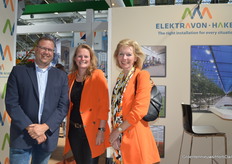 Joost van Rooy (Elektravon Haket) with Marion van Rijsbergen – Lestraden and Lucienne Lestraden (Nivola)